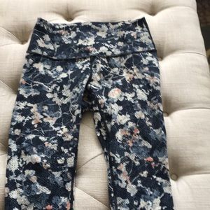 Lululemon wonder under crop